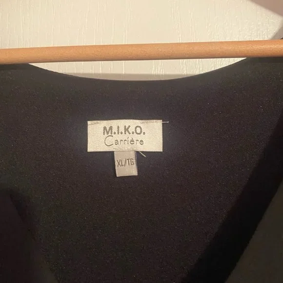 Formal dress - Picture 3 of 3